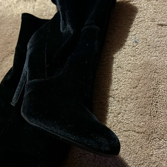 UNISA VELVET OVER KNEE BOOTs FOR WOMEN IN EUC - Picture 3 of 6